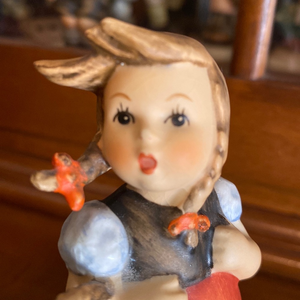 🧡TM5 ‘Little Shopper’ Hummel Goebel #96